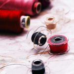 Lire la suite à propos de l’article Quels sont les critères pour choisir un fil à coudre ?
